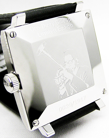 �P�[�X�o�b�N�ɂ̓f�B�W�[�ƃg�����y�b�g�̃|�[�g���[�g